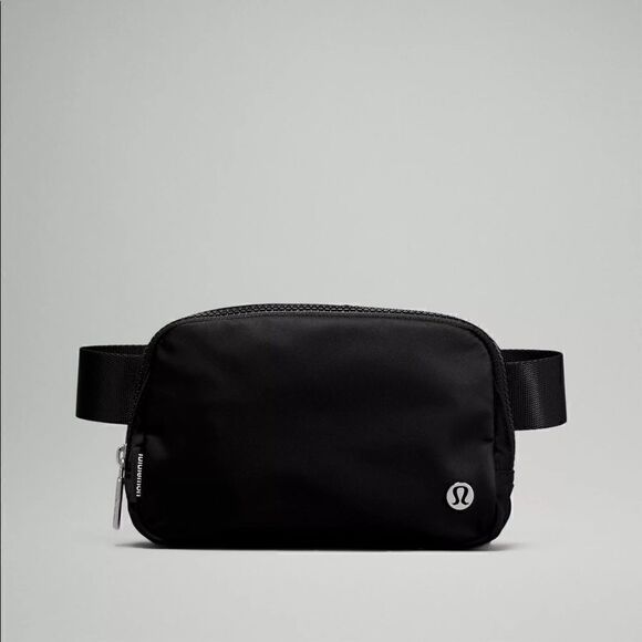 NWT Lululemon Everywhere Belt Bag Black - Picture 1 of 4